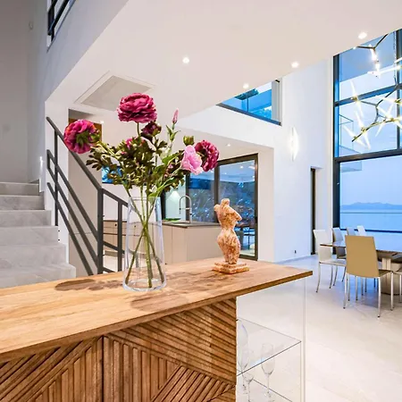 Golden View ברנה