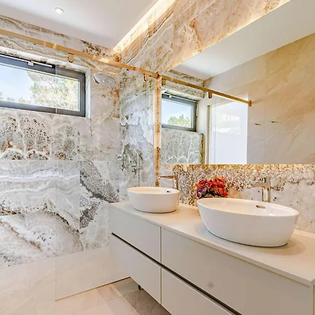 Golden View בית נופש