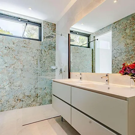 Golden View * ברנה