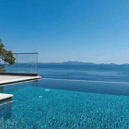 בית נופש Golden View ברנה